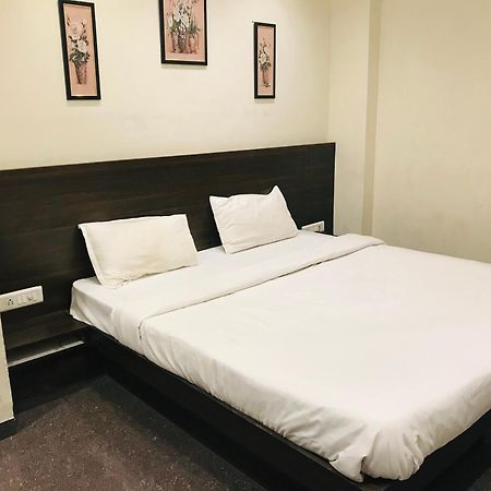 Hotel Divine インドール エクステリア 写真