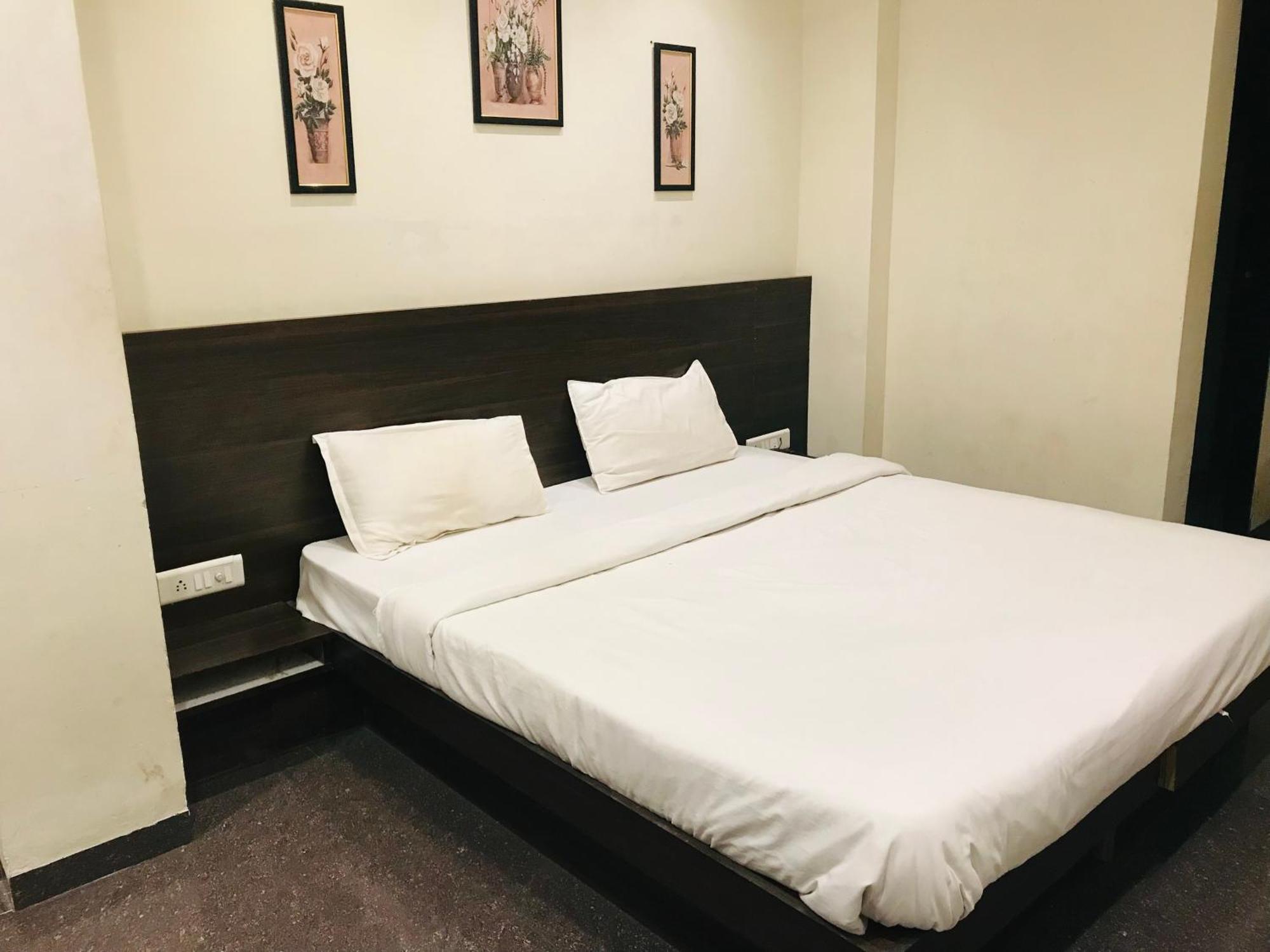 Hotel Divine インドール エクステリア 写真
